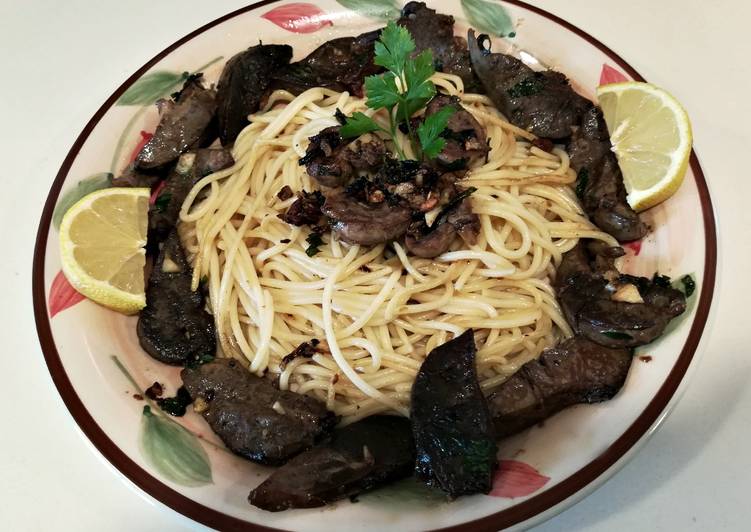 Spaguetti con hígado y riñones de cabrito