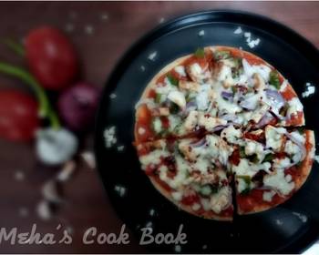 Popular Cuisine Paneer Chilli Pizza Yummy