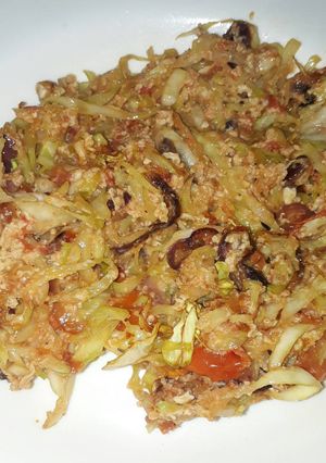 A picture of Cabbage with eggs.