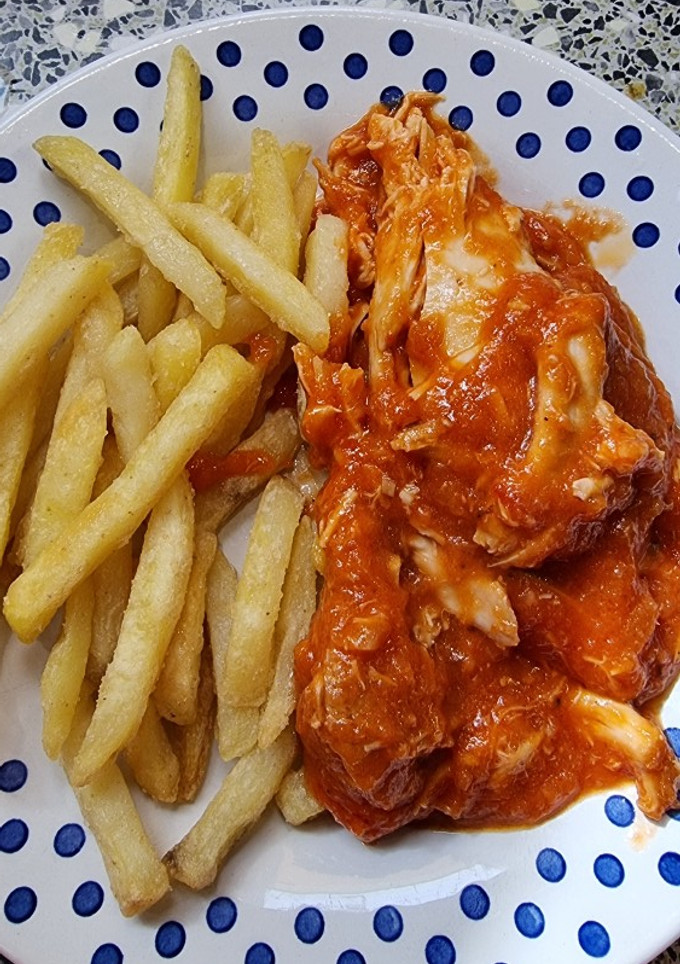 Una foto de Pollo en salsa de tomate Fit con patatas al horno