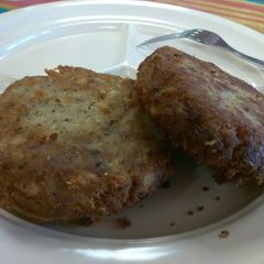 A picture of Salmon patties.