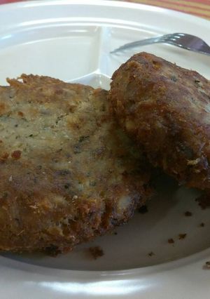 A picture of Salmon patties.