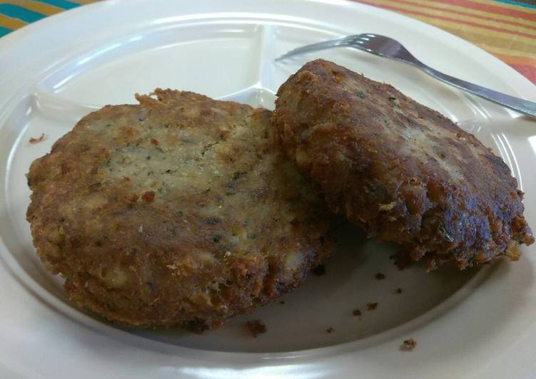 Simple Way to Make Homemade Salmon patties