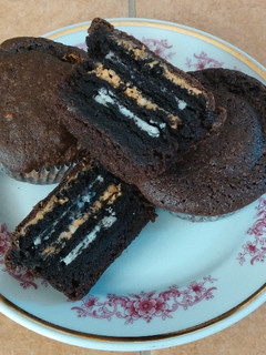 Ronda és finom Oreo-kekszes - mogyoróvajas brownie muffin recept fotója
