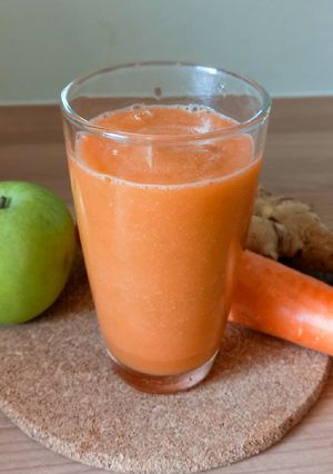 Foto resep Carrot apple ginger smoothie