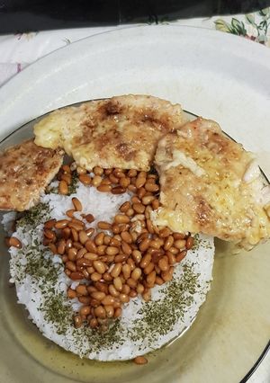 Grill fűszeres sajtos csirkemell pirított fenyőmagos gyors rizzsel recept fotója