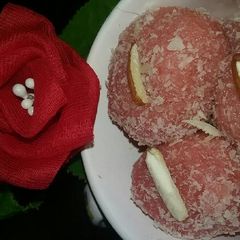A picture of Coconut laduu.