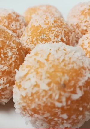 A picture of Coconut Laddu/ Nariyal Laddu.