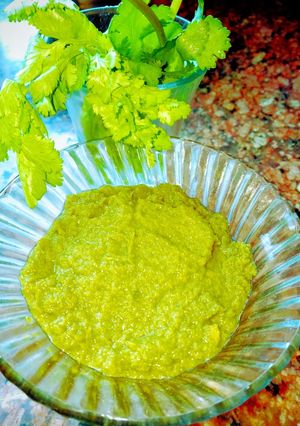 A picture of Hare dhaniya ki chutney.