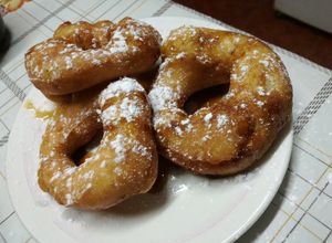 Una foto de Roscones de anís