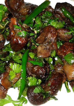 A picture of Hot pan fried gizzard.