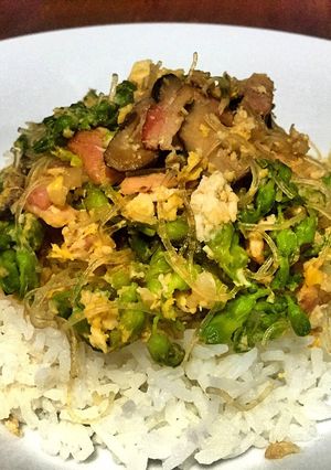 รูปของ ดอกขจรผัดไข่เห็ดหอมสดและแฮม
