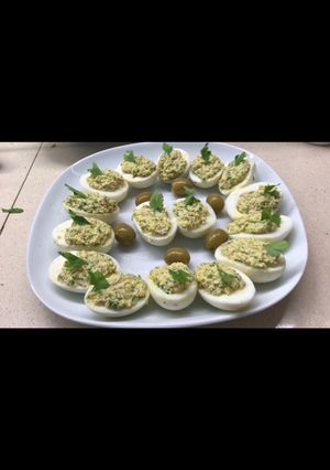 Una foto de Huevos rellenos: opción fresca de verano