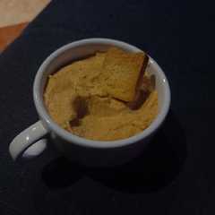 Una foto de Hummus de garbanzo, picoteo
