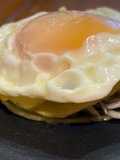 Papas, gulas y huevo frito