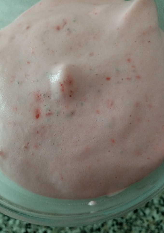 Una foto de Mousse de fresas