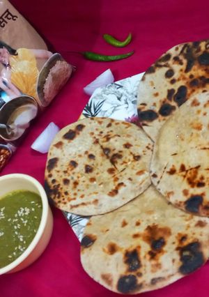 सत्तू स्टफ लिट्टी रोटी (Sattu Stuff Litti Roti ki recipe in Hindi) रेसिपी मुख्य फोटो