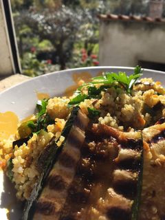 Foto de Quinoa com legumes salteados e curgete grelhada