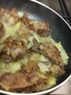 Фото Жареная свиная печень с луком.