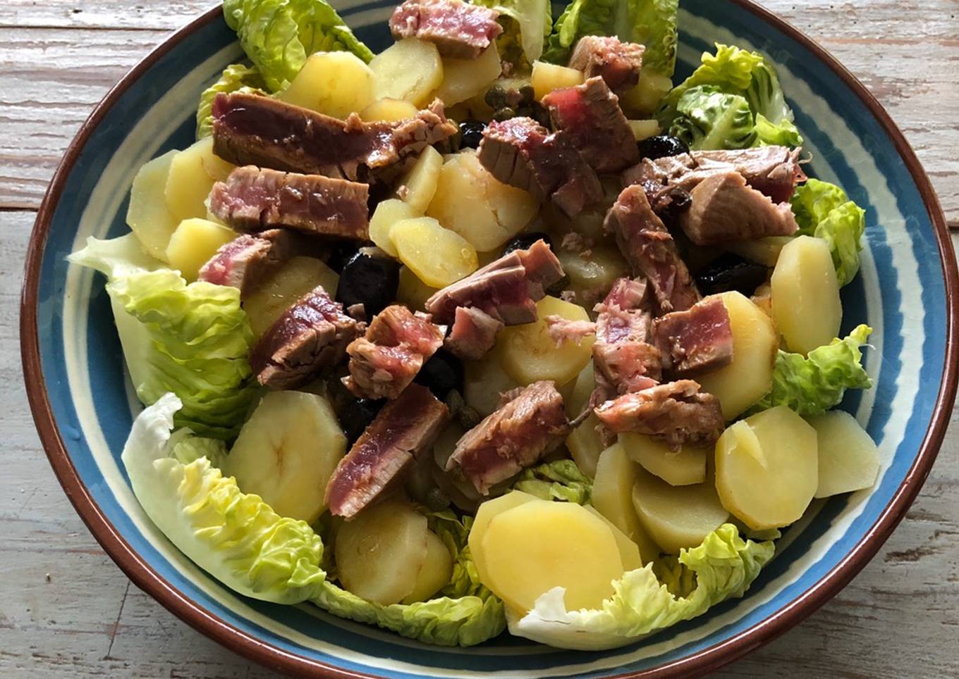 Salade de pommes de terre et thon mi cuit