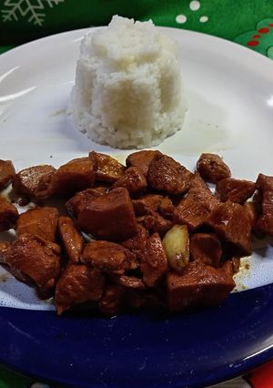 Una foto de Pollo Adobo Filipino🇵🇭(un plato con historia familiar)