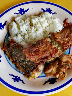 Una foto de Congrio Rojo y Camarones a la pimienta