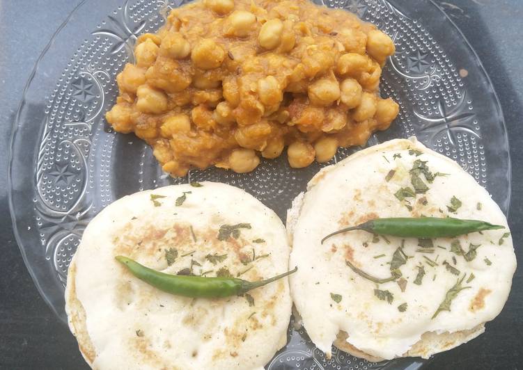 Recipe of Homemade Chhole Kulcha