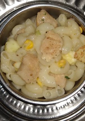 A picture of Simple White sauce maggi Macroni/pasta.