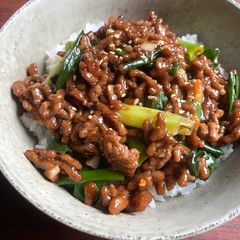 A picture of Hoisin Sauce Beef Mince Rice Bowl.