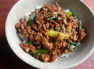 A picture of Hoisin Sauce Beef Mince Rice Bowl.
