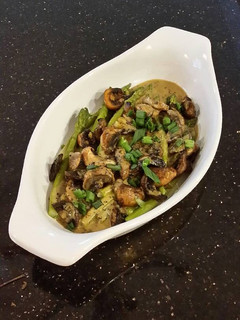 A picture of Asparagus and Mushrooms with Lemon Butter Sauce.