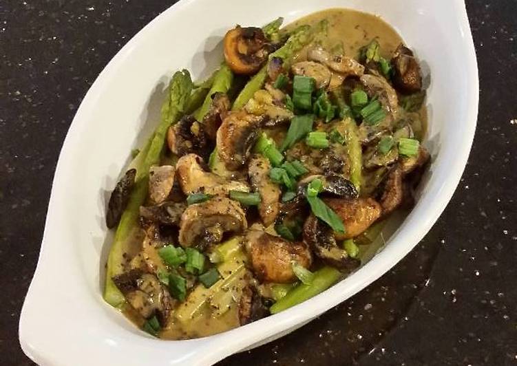 Simple Way to Prepare Homemade Asparagus and Mushrooms with Lemon Butter Sauce