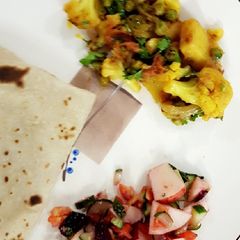 A picture of Potatoes, Cauliflower & Peas.