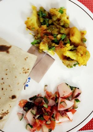 A picture of Potatoes, Cauliflower & Peas.