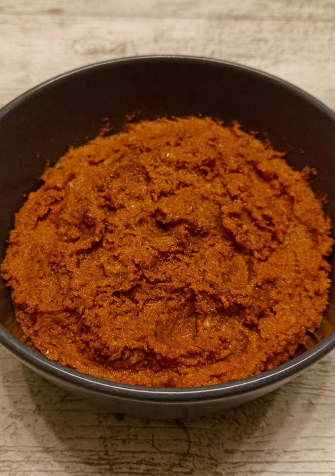 Una foto de Untable de tomate seco y anacardos