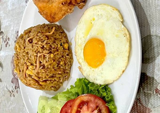 Resep Nasi Goreng Ayam Crispy oleh Evy Matthew - Cookpad