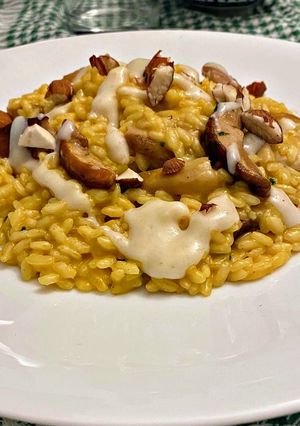 Foto di Risotto allo zafferano e porcini con crema di parmigiano