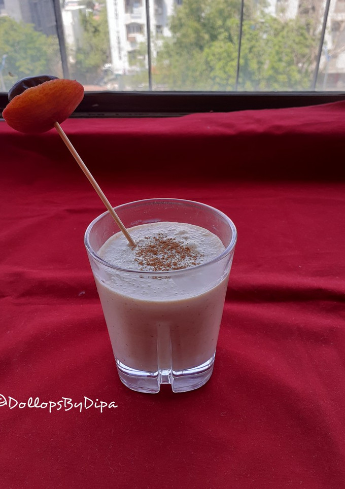 A picture of Apple-dates smoothie.