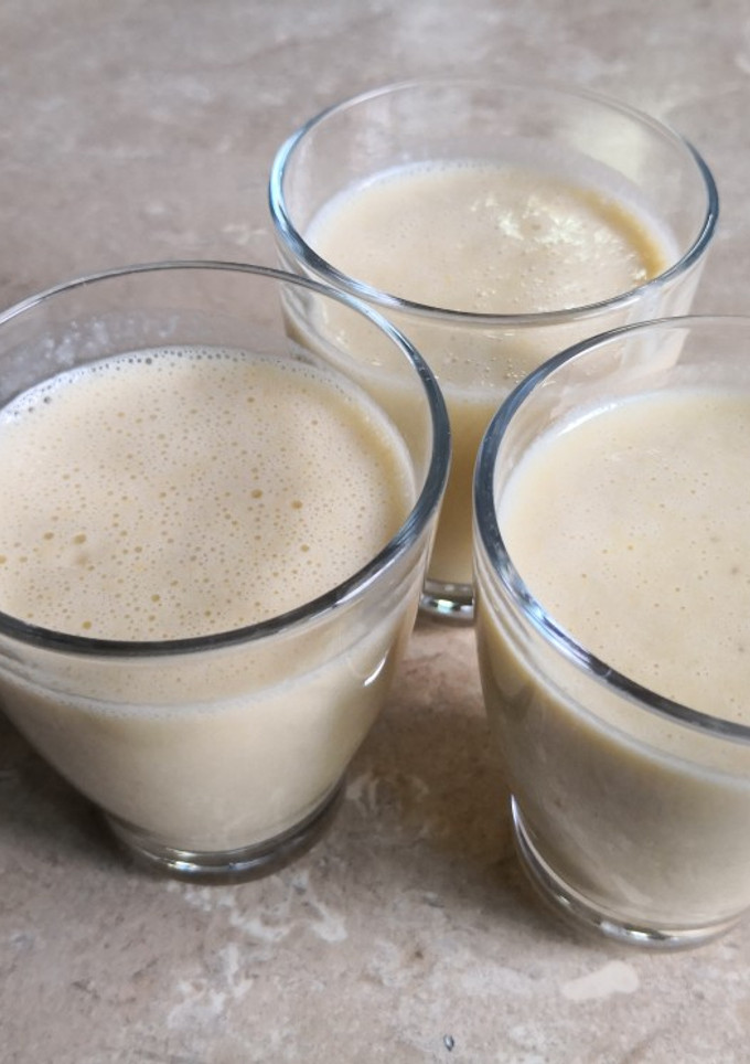 Una foto de Batido de plátano refrescante