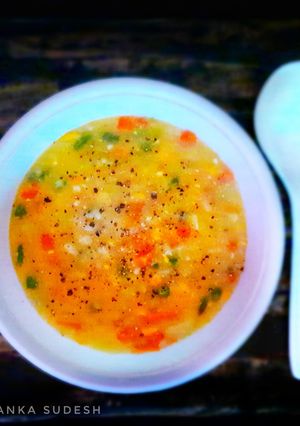 स्वीट कॉर्न सूप (Sweet corn soup recipe in marathi) रेसिपी चे मुख्य फोटो