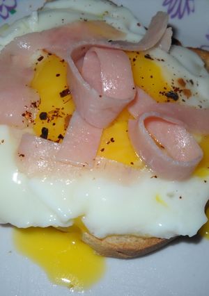 Una foto de Tostadas con queso ranchero y huevo