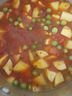 વટાણા બટાકા નું શાક (Vatana Bataka Shak Recipe In Gujarati) રેસીપી મુખ્ય ફોટો