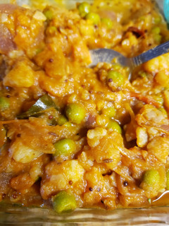 A picture of Potato and peas masala.