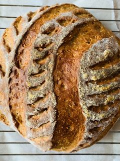 Hình của món Bánh mì quế, mè, và mứt dứa.