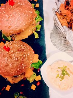 Una foto de Pan de remolacha para hamburguesa