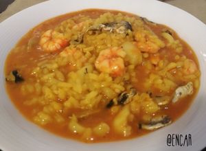 Foto principal de Arroz meloso de sepia, cocochas de merluza y gamba roja
