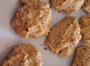 Una foto de Galletas veganas de banana, coco y harina de almendras