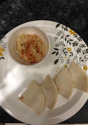 A picture of Hummas and Petta Bread.