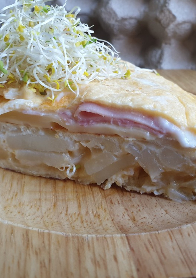 Una foto de Tortilla rellena con Jamón y queso