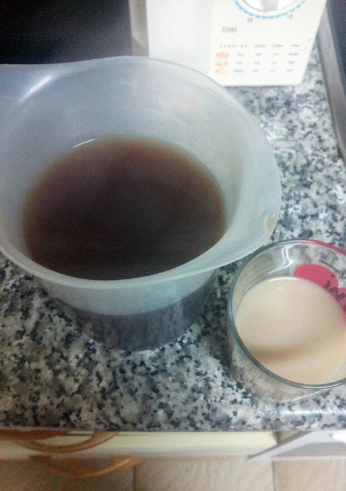 Una foto de Té chai con leche de almendras y miel